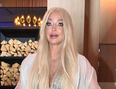 49-летняя Анастасия Волочкова предстала топлес в ледяной купели