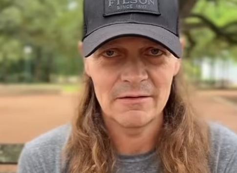 46-летний солист рок-группы 3 Doors Down сообщил, что у него рак 4 стадии