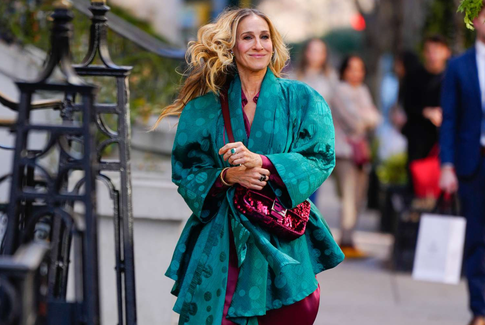 Лето во всем блеске: с чем носить пайетки в повседневной жизни