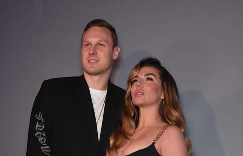 «Пока были деньги — любила»: отец Тиммы продолжает нападки на Седокову