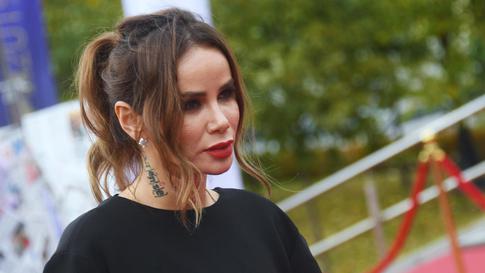 Айза заявила, что лишилась ногтей из-за съемок