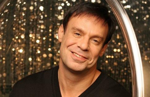 «Вид шикарный»: Ефим Шифрин показал панораму Москвы с балкона своей элитной квартиры