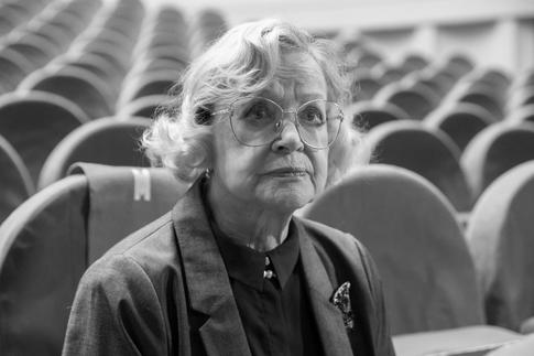 «Как она красиво лежит в гробу»: Валентине Талызиной отдали последние почести на церемонии прощания