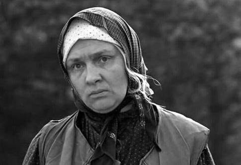 Письмо от Басилашвили, море роз от коллег и зрителей: как прошло прощание с Натальей Теняковой