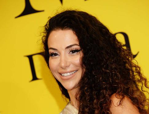 Зепюр Брутян в соблазнительном образе «нарвалась» на комплименты от фанатов и коллег