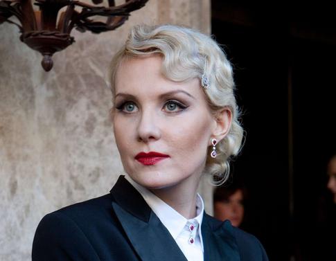 «Словно кадры из фильмов»: Литвинова сразила фанатов своими «юными» фото