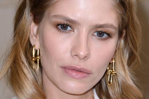 Елена Перминова удалила все совместные фото с молодым бойфрендом — поклонники гадают о расставании