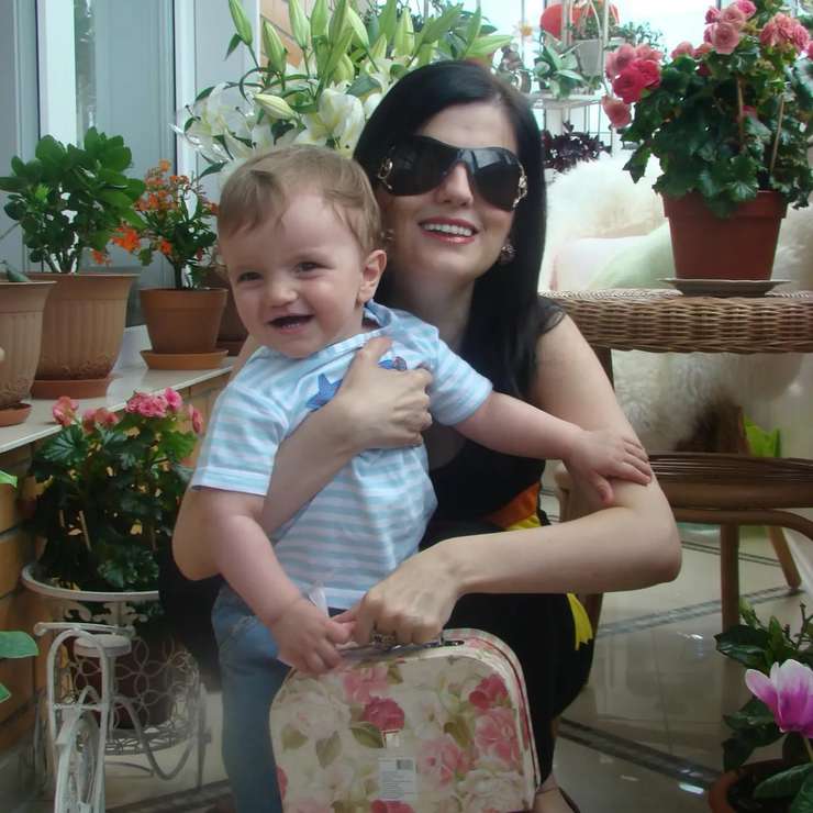 ДИАНА ГУРЦКАЯ С СЫНОМ