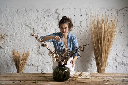 Сохранить красоту: поделки из засушенных цветов