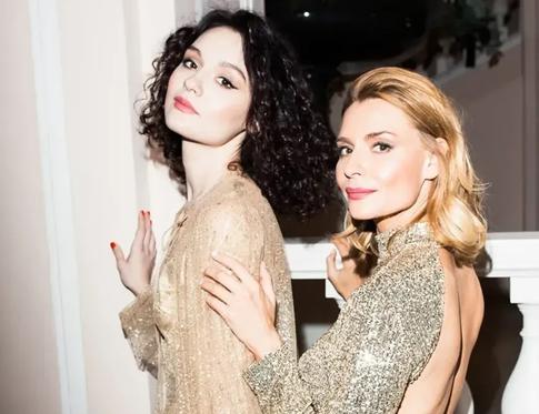 Любовь Толкалина поздравила дочь Марию Кончаловскую с 24-летием