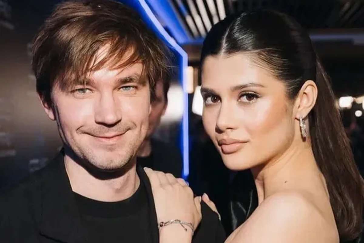 АЛЕКСАНДР И ВИКТОРИЯ ПЕТРОВЫ