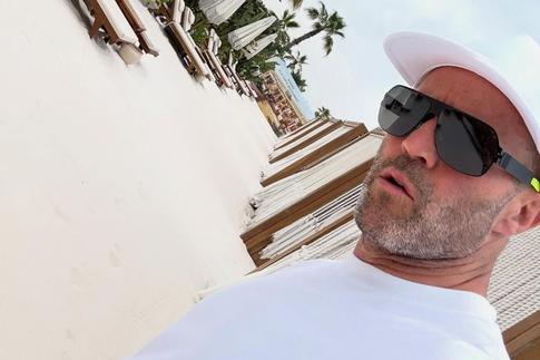 Не брутальный мачо, а заботливый папочка: Стейтем поделился трогательными фото с детьми