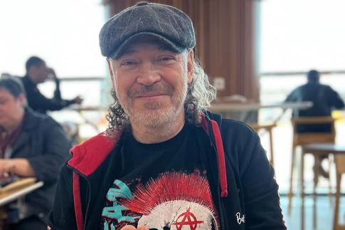 «Дома меня с пельменями не застанешь»: фронтмен «Монгол Шуудан» раскрыл секреты отменного здоровья