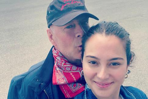 «Спасибо всем!»: жена тяжелобольного Брюса Уиллиса обратилась к семье в особый день