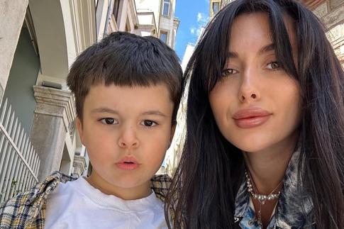 «Пишут, что он отсталый»: вдова Паши Техника встала на защиту сына после хейта в Сети