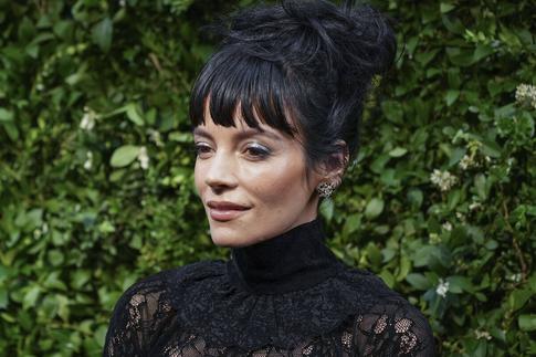 Сияли от счастья: Лили Аллен заметили на свидании с «Андреем Болконским»