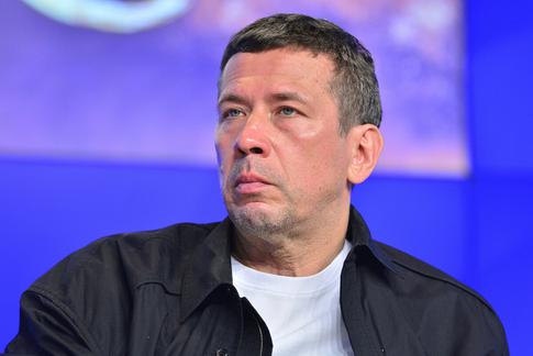 Андрей Мерзликин посетил могилу недавно умершего отца