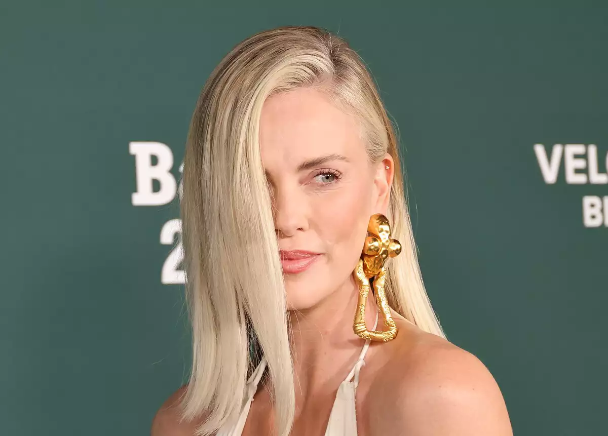 Әнші Ани Вески жалаңаш Әлемдегі ең танымал порно актрисалар