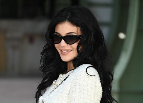 Кайли Дженнер пришла на мероприятие в ультракоротком платье из латекса