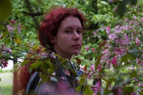 Наряженная в кинозлодея дочь Якубовича напугала людей в автобусе