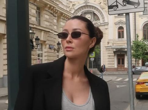 Анна Заворотнюк выбралась на редкое свидание с мужем