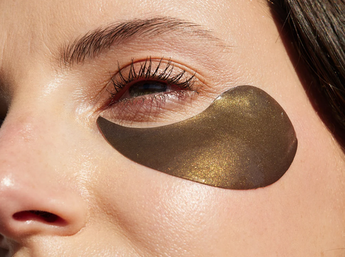 Поднимите мне веки: косметолог рассказала, как использовать патчи летом