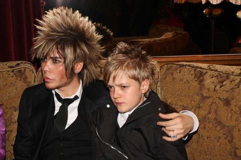 Приемный сын требует у Зверева десятки миллионов рублей