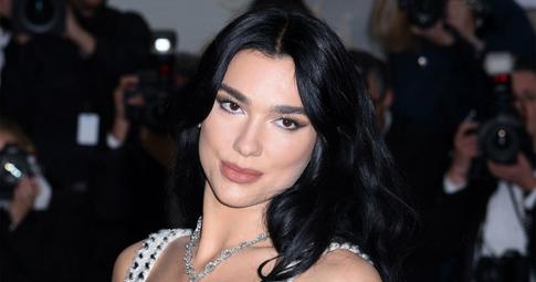 Дуа Липа и Каллум Тернер устроили жаркие каникулы на яхте