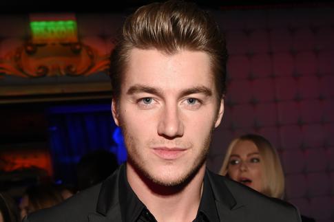 Воробьев исполнил танец с гантелями под пение супруги: видео