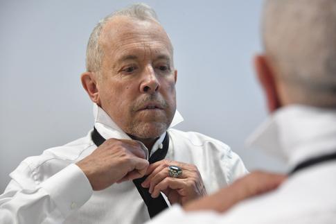 «Надо было броситься, но я окаменел»: Макаревич* — о нападении акулы на молодую жену