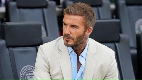 Дэвид Бекхэм просит маму называть его «сэр»