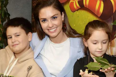 Дочь Муцениеце и Прилучного получила подарок от брата