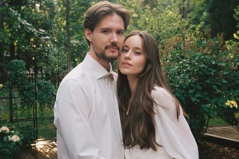 Обошлись без пышных торжеств: сын Меньшовой с супругой отметили ее 30-летие танцами