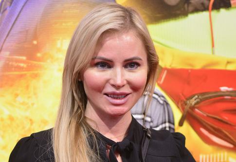 «Лицо Майкла Джексона»: Дана Борисова повергла фанатов в шок на фото в купальнике