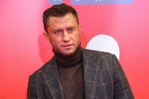 Павел Прилучный снялся без футболки, продемонстрировав накаченный торс