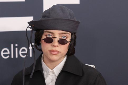 Билли Айлиш показала свое детское фото с папой в день его рожденья