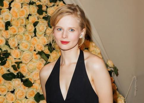 Постройневшая Александра Бортич обнародовала снимки в микрокупальнике