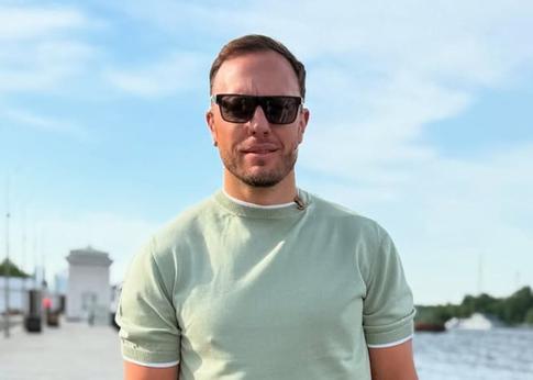 43-летний Тимур Соловьев показал голый торс