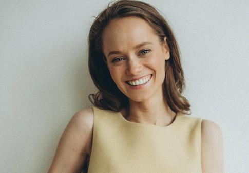 «Солнышко поцеловало тебя»: жена Харламова Катерина Ковальчук очаровала Сеть новым образом