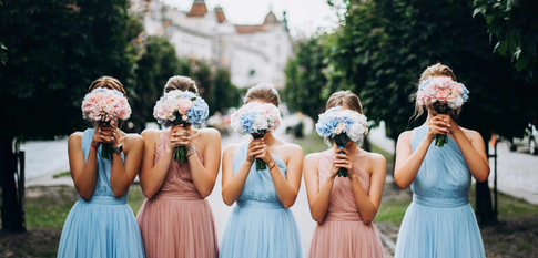 Платье подружки невесты: модные образы, чтобы выделиться среди гостей