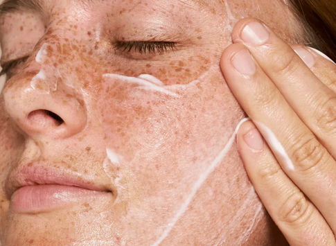 Маски после солнца: охлаждение, увлажнение и спасение кожи, как правильно их использовать