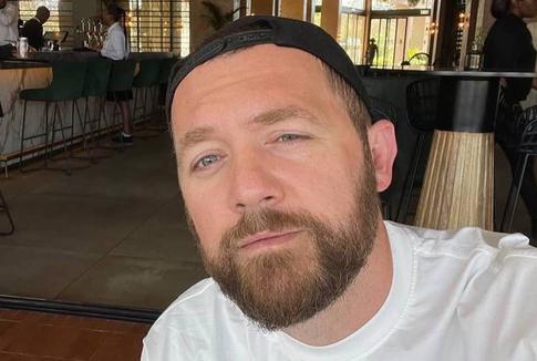 Денис Шведов рассказал о непростом детстве: «Сложности сформировали мой характер»