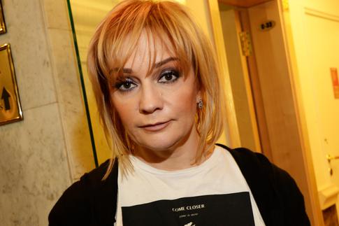 «Татьяна, свяжитесь с нами»: российские звезды массово повторяют движения танцоров Булановой