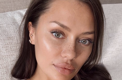 «Вот это бюст»: Виктория Боня приняла участие в откровенной съемке у бассейна