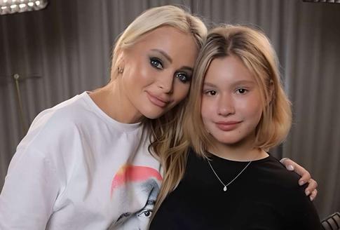 «Нервничаю»: 17-летняя дочь Даны Борисовой вышла на связь перед операцией
