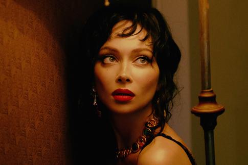 Настасья Самбурская снялась в откровенной фотосессии