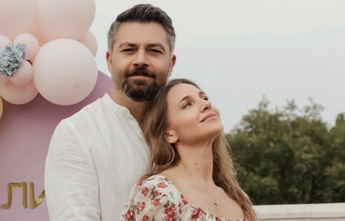 В Сети посмеялись над фото Ковальчук и Чумакова: «Вас держат в заложниках?»