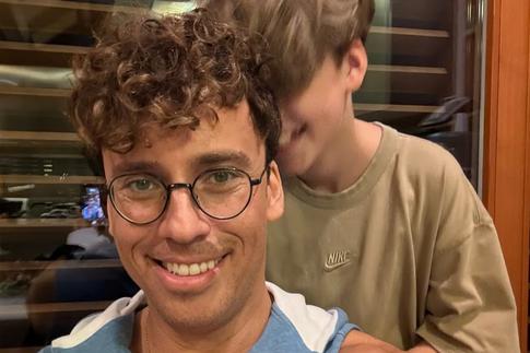 Разрезало артерию и сухожилия: Галкин* серьезно пострадал в ДТП в Латвии