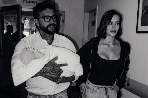 Спустя две недели после родов: избранница Тимати показала честные фото в белье