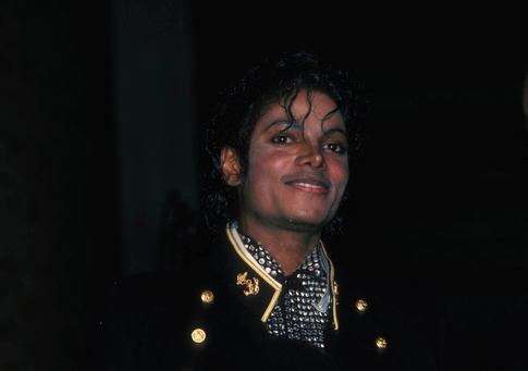 Московские фанаты Майкла Джексона отметили день рождения поп-короля уличным танцем